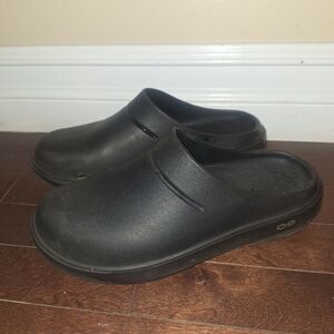 Oofos Clogs , Size 9
